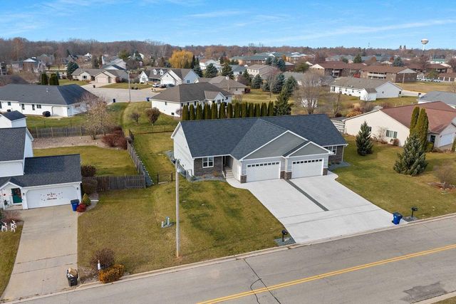 843 RED HAWK DRIVE, Pulaski, WI 54162