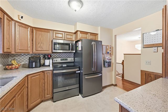 1881 Cliff Drive, Salem, OH 44460