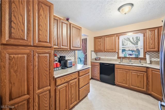 1881 Cliff Drive, Salem, OH 44460