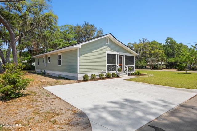 1613 Madrid Avenue, Port Royal, SC 29935