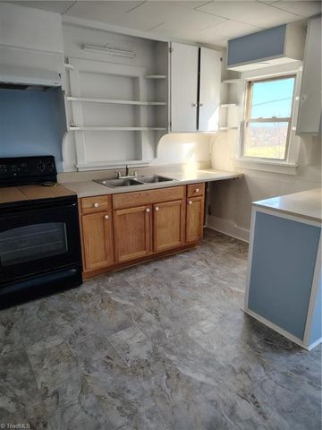 110 Walden Lane, Ararat, NC 27007