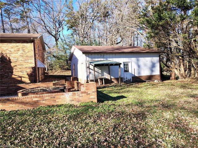 110 Walden Lane, Ararat, NC 27007