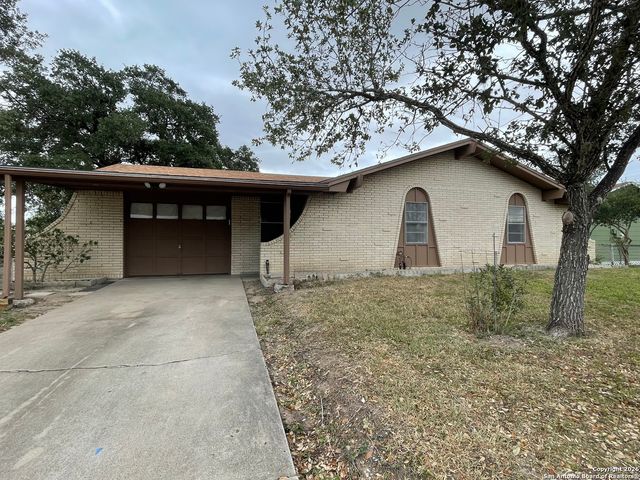 803 Avenue H, Sinton, TX 78387