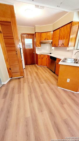 803 Avenue H, Sinton, TX 78387