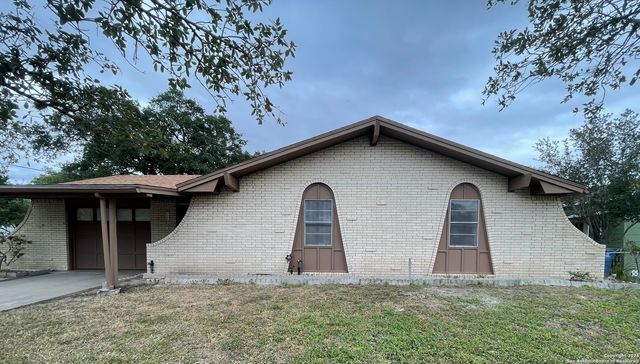 803 Avenue H, Sinton, TX 78387