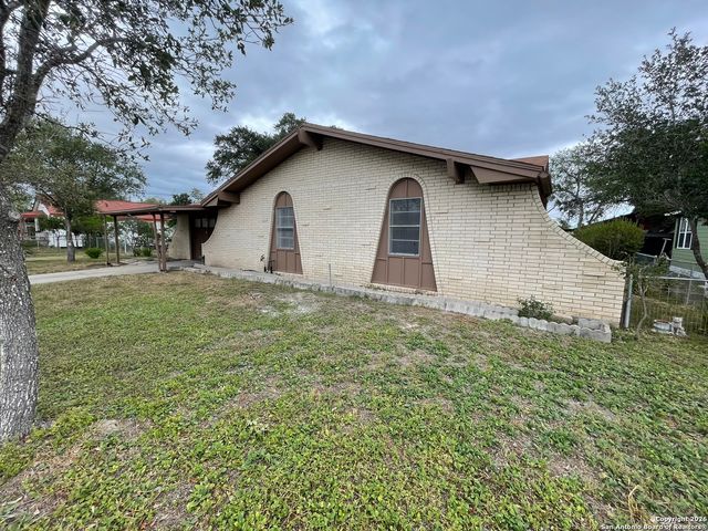 803 Avenue H, Sinton, TX 78387