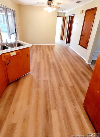 803 Avenue H, Sinton, TX 78387