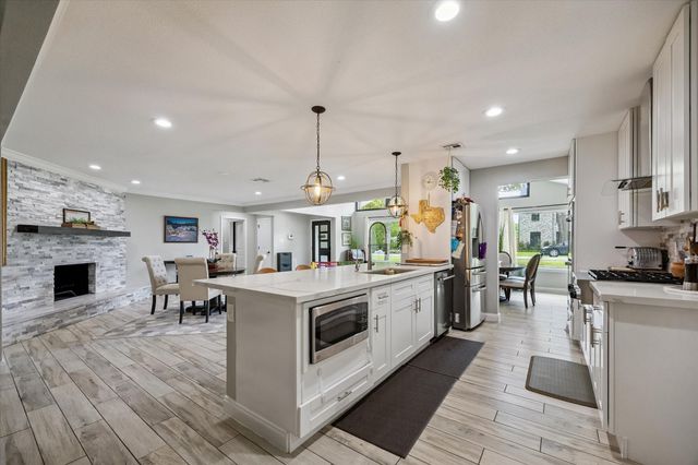 9840 Warwana Road, Houston, TX 77080