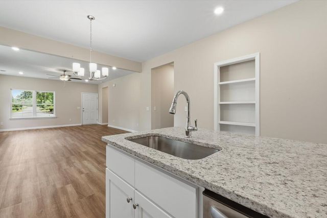 1300 Kentucky Street, Darien, GA 31305