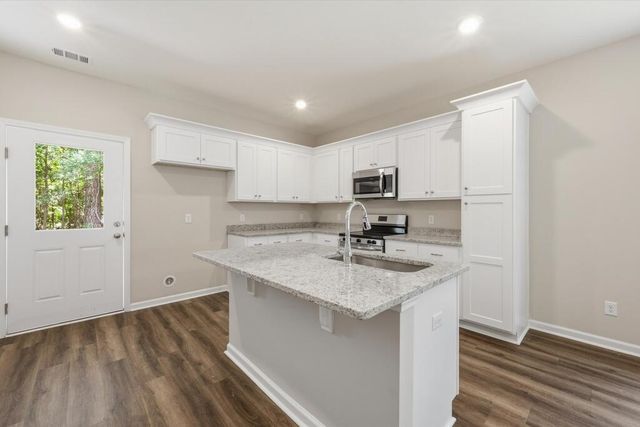 1300 Kentucky Street, Darien, GA 31305