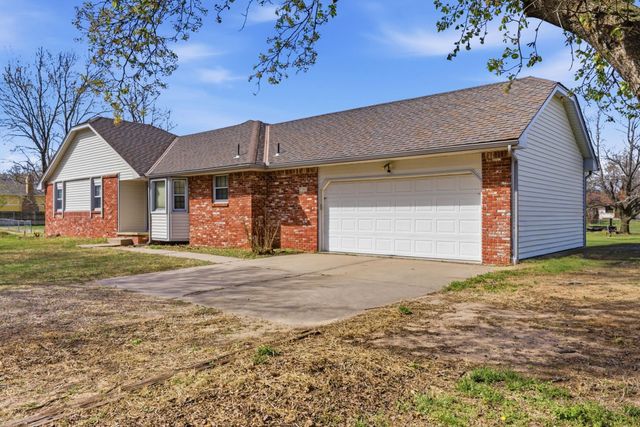 5743 N Charles St, Wichita, KS 67204