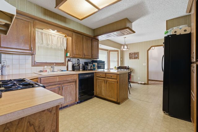 5743 N Charles St, Wichita, KS 67204