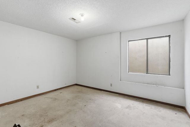 5743 N Charles St, Wichita, KS 67204