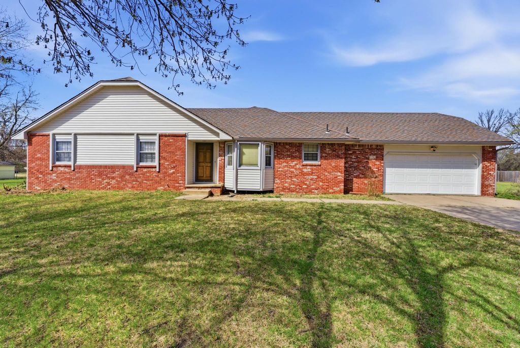 5743 N Charles St, Wichita, KS 67204