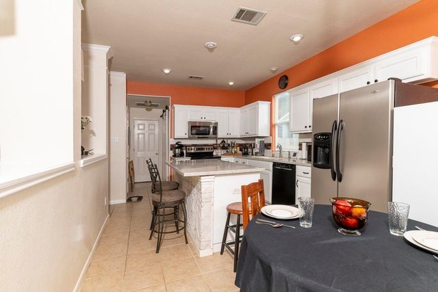 232 Village Commons BLVD, Georgetown, TX 78633