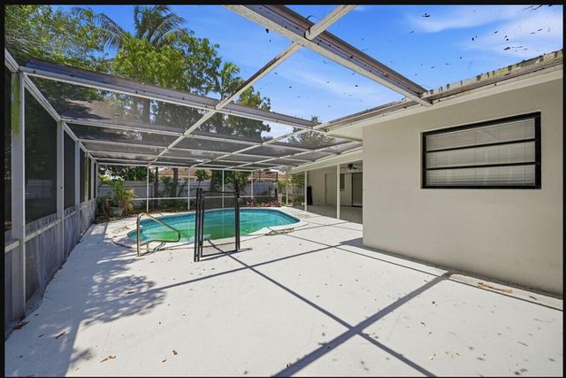 8 NE 9th Avenue, Deerfield Beach, FL 33441