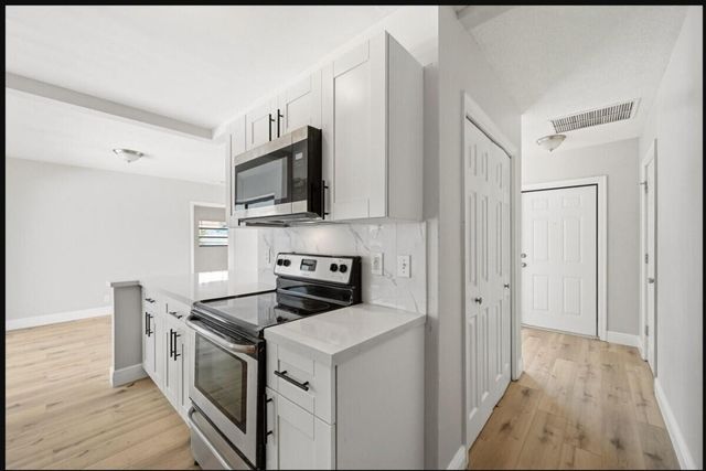 8 NE 9th Avenue, Deerfield Beach, FL 33441