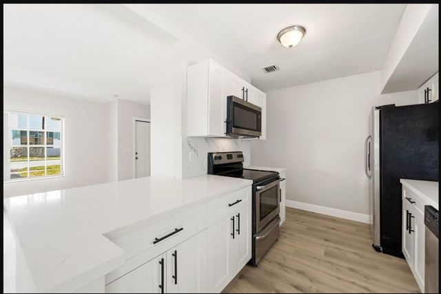 8 NE 9th Avenue, Deerfield Beach, FL 33441
