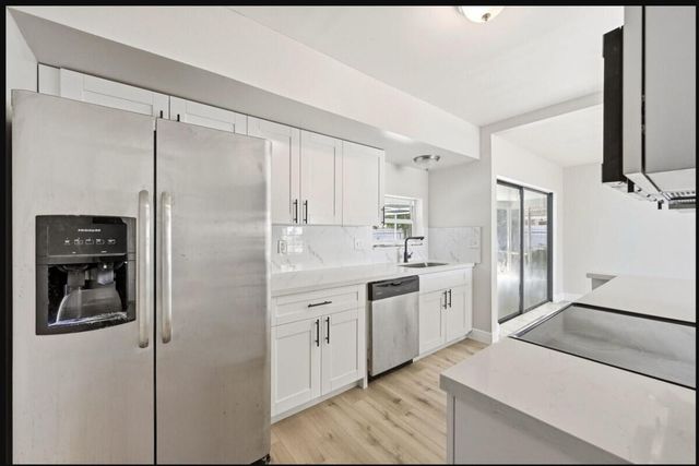 8 NE 9th Avenue, Deerfield Beach, FL 33441