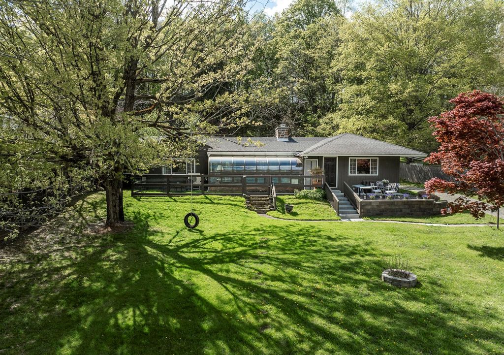119 W Hunns Lake Road, Stanfordville, NY 12581
