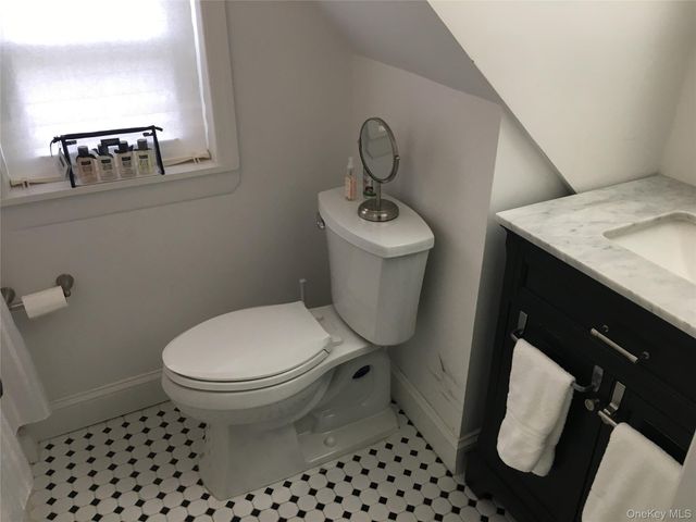 7 1st Avenue Lower, East Rockaway, NY 11518