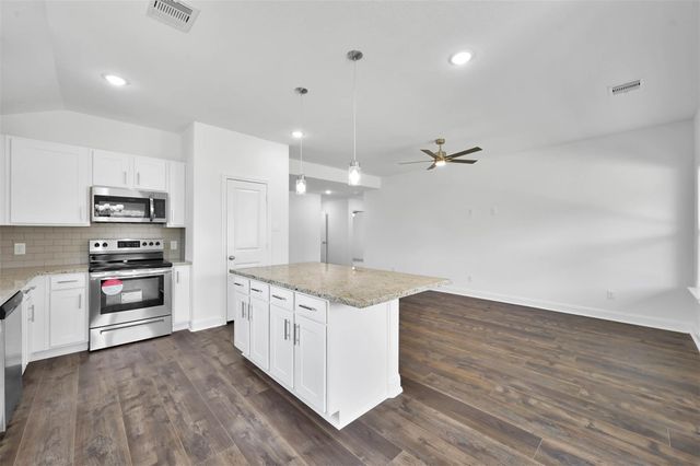 1053 Road 5740, Cleveland, TX 77327
