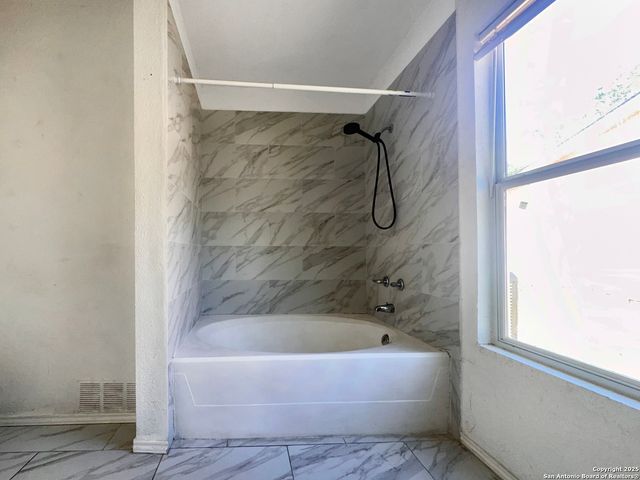 5746 Spring Sun, San Antonio, TX 78244