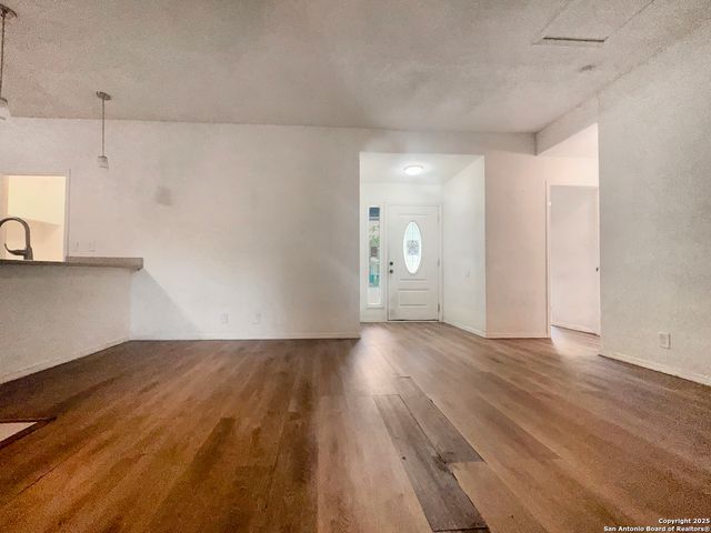 5746 Spring Sun, San Antonio, TX 78244
