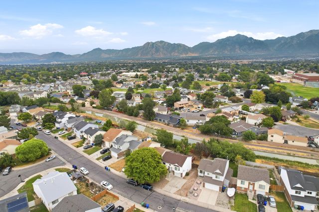 7973 S LINTON DR, West Jordan, UT 84088