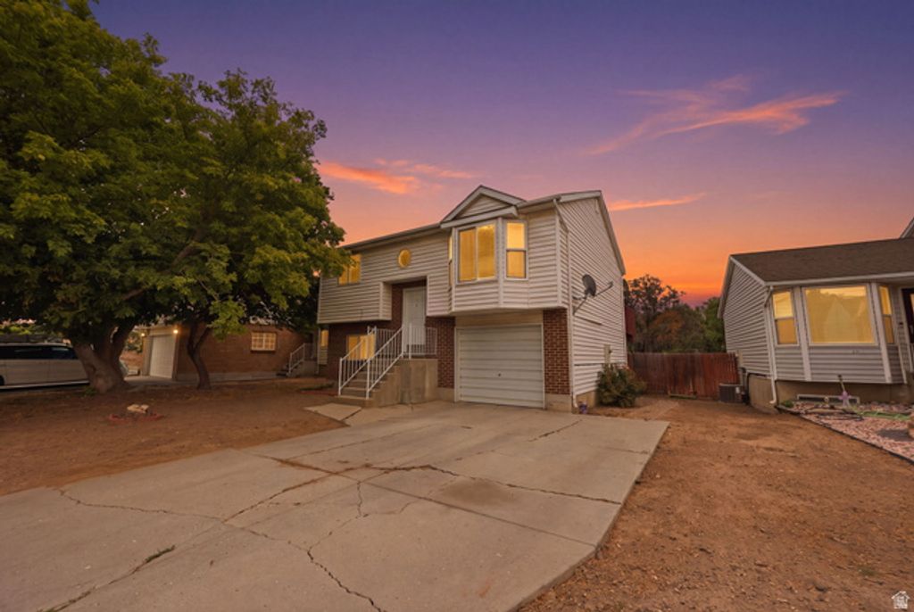 7973 S LINTON DR, West Jordan, UT 84088
