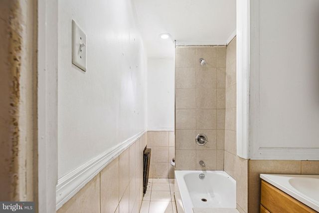 528 DUDLEY ST, Philadelphia, PA 19148