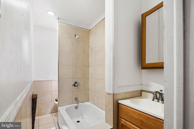 528 DUDLEY ST, Philadelphia, PA 19148