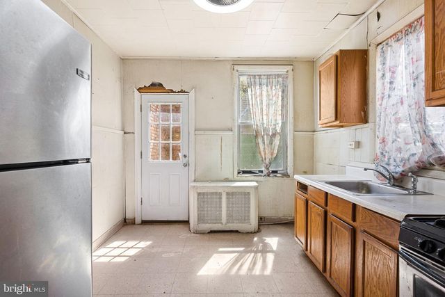 528 DUDLEY ST, Philadelphia, PA 19148