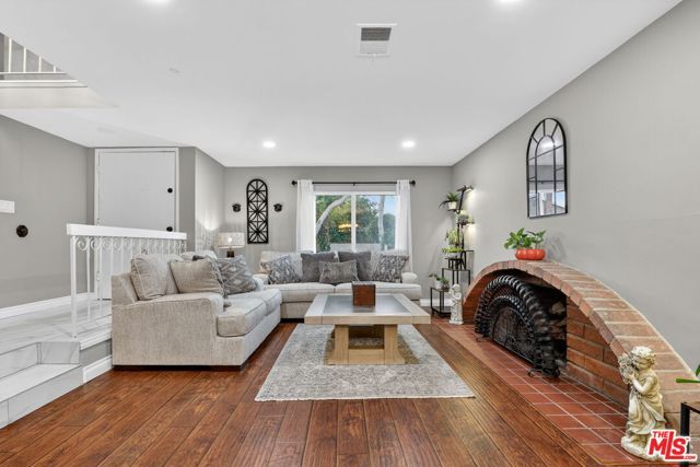 2148 Elmdale Avenue, Simi Valley, CA 93065
