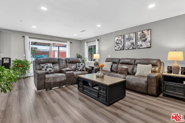 2148 Elmdale Avenue, Simi Valley, CA 93065