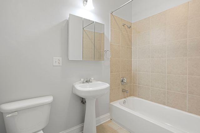 2013 W Jarvis Avenue 3, Chicago, IL 60645