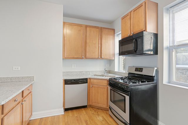 2013 W Jarvis Avenue 3, Chicago, IL 60645