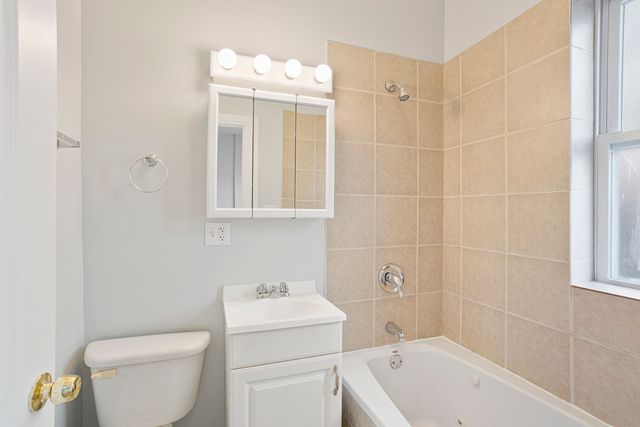 2013 W Jarvis Avenue 3, Chicago, IL 60645