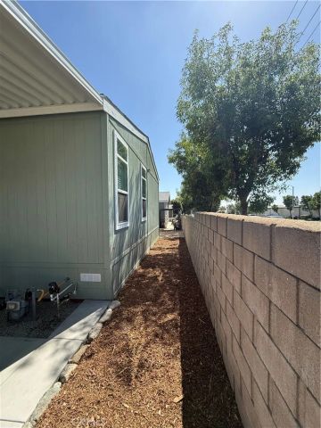 929 E Foothill 13, Upland, CA 91786