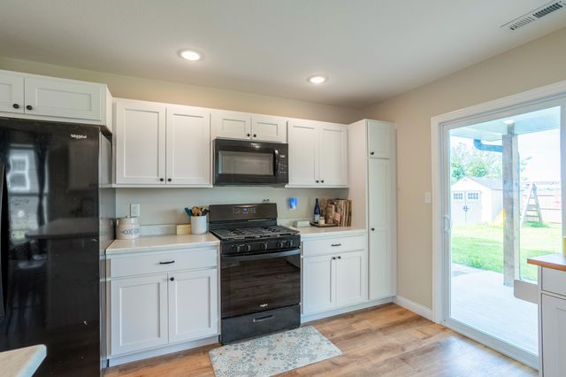 717 S CENTRAL ST, Centralia, MO 65240