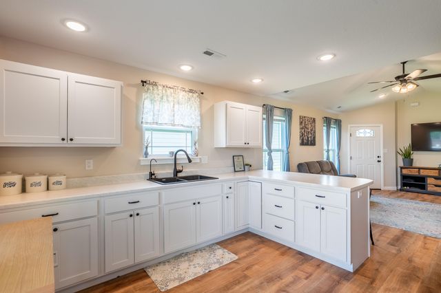 717 S CENTRAL ST, Centralia, MO 65240