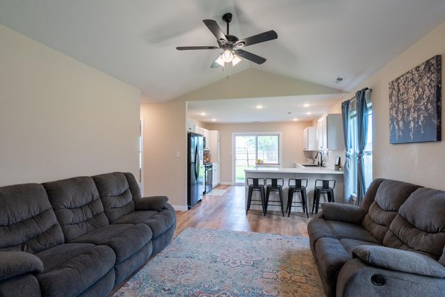 717 S CENTRAL ST, Centralia, MO 65240