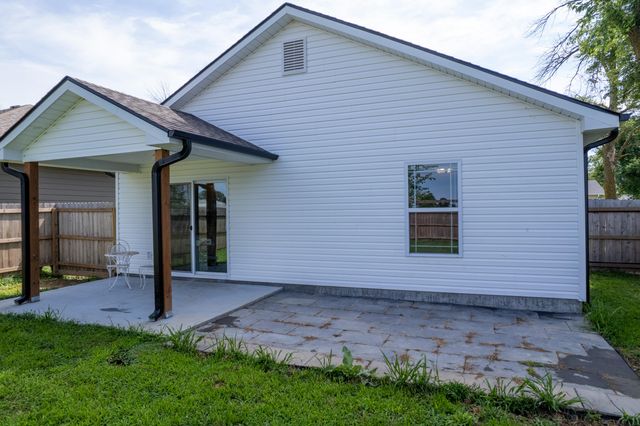 717 S CENTRAL ST, Centralia, MO 65240