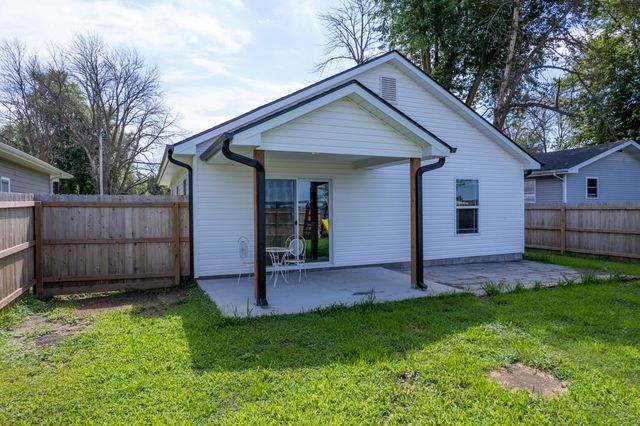 717 S CENTRAL ST, Centralia, MO 65240