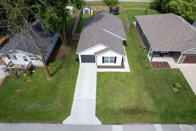 717 S CENTRAL ST, Centralia, MO 65240