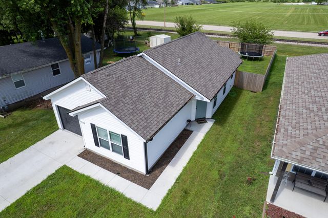 717 S CENTRAL ST, Centralia, MO 65240