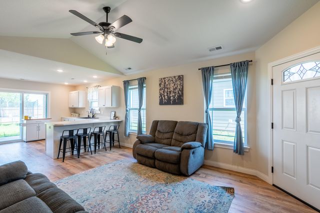 717 S CENTRAL ST, Centralia, MO 65240