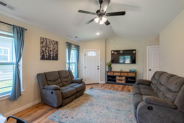 717 S CENTRAL ST, Centralia, MO 65240