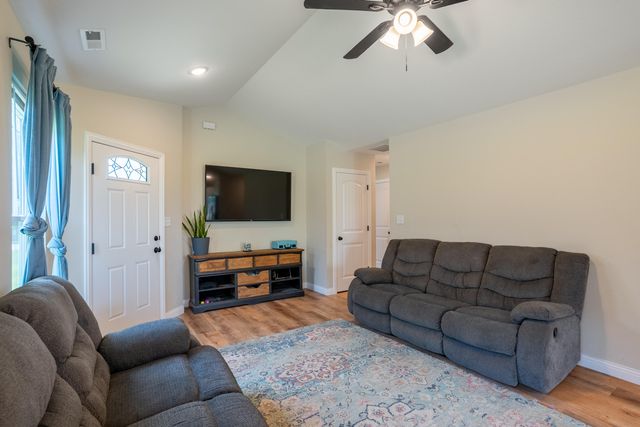 717 S CENTRAL ST, Centralia, MO 65240