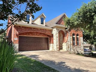 2201 Golden Gate PARK, Austin, TX 78732